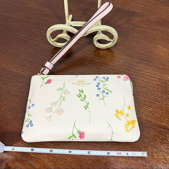 COACH Corner Zip Wristlet With Wildflower Print! - Picture 3 of 4